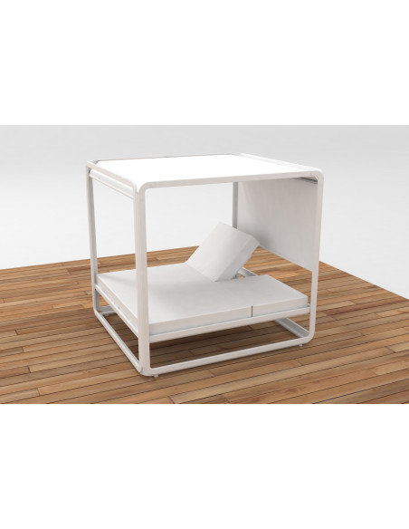 Bed Ibiza blanc avec rideaux dessus ,arrière, devant