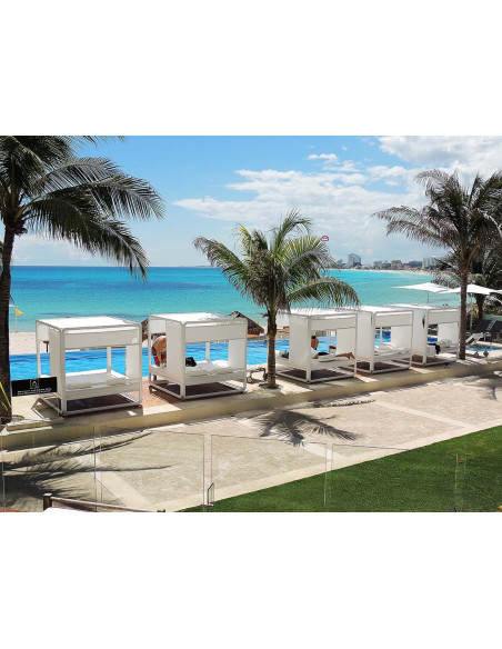 Bed Ibiza blanc avec rideaux dessus ,arrière, devant