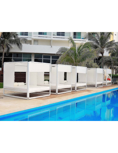 Bed Ibiza blanc avec rideaux dessus...