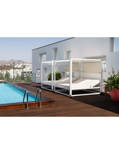 Bed Ibiza blanc avec rideaux dessus...