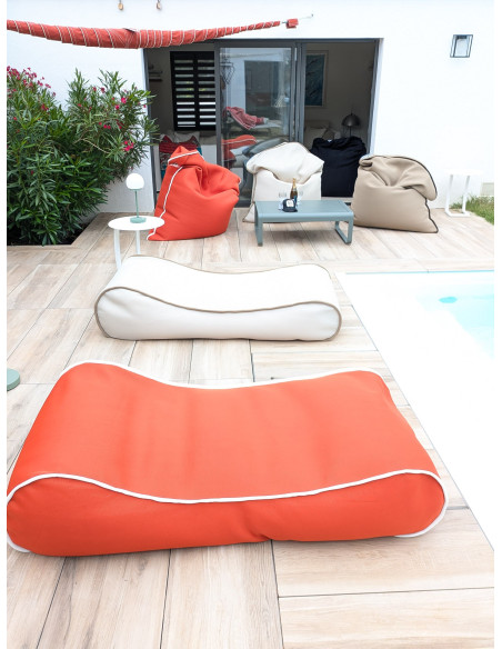 Sunbed orange bord blanc
